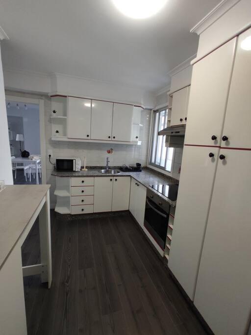 Espacioso Piso Con Garaje Cerca Del Centro De Comarca de Vigo Buitenkant foto